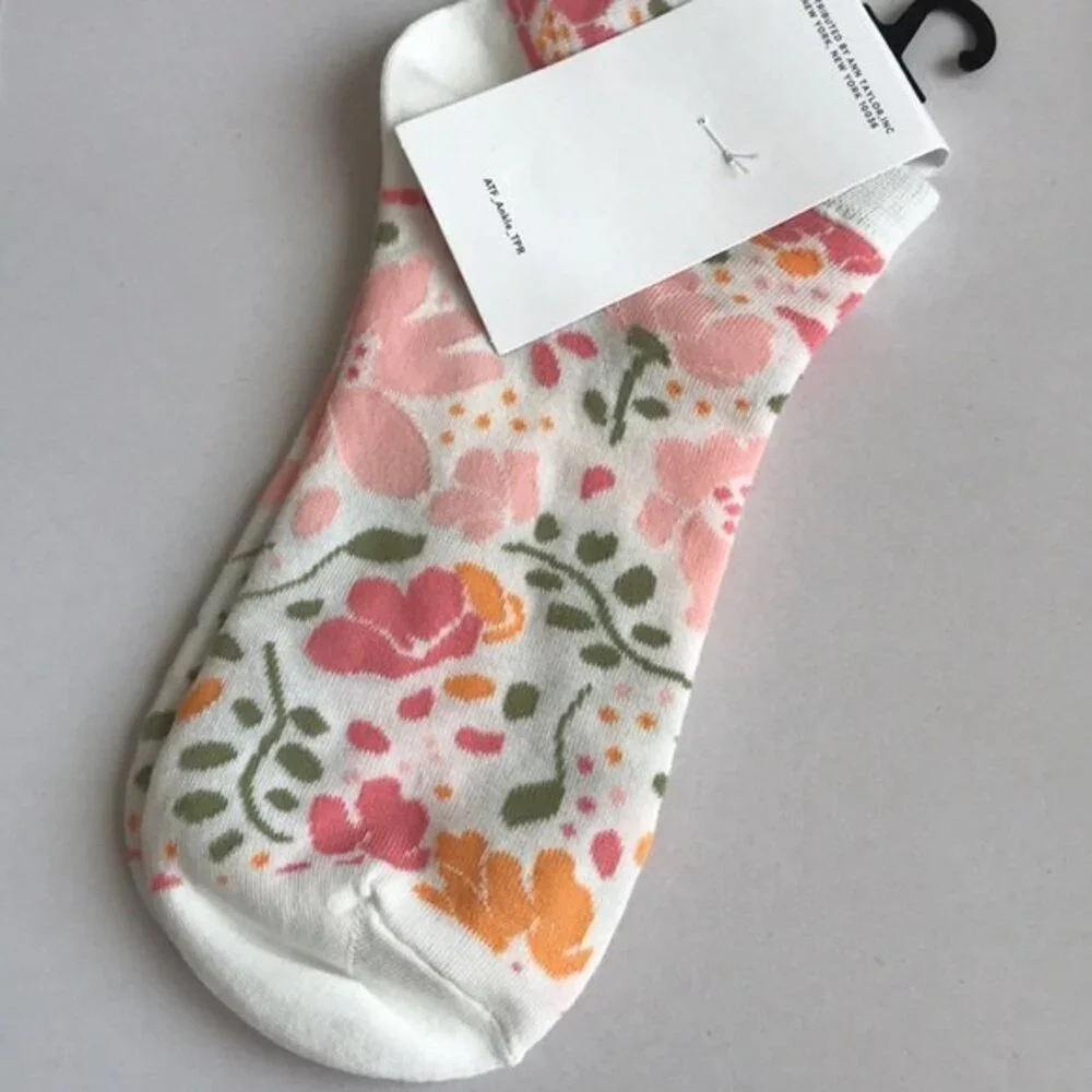 Ann Taylor Floral Low Rise Ankle Socks Pink White
